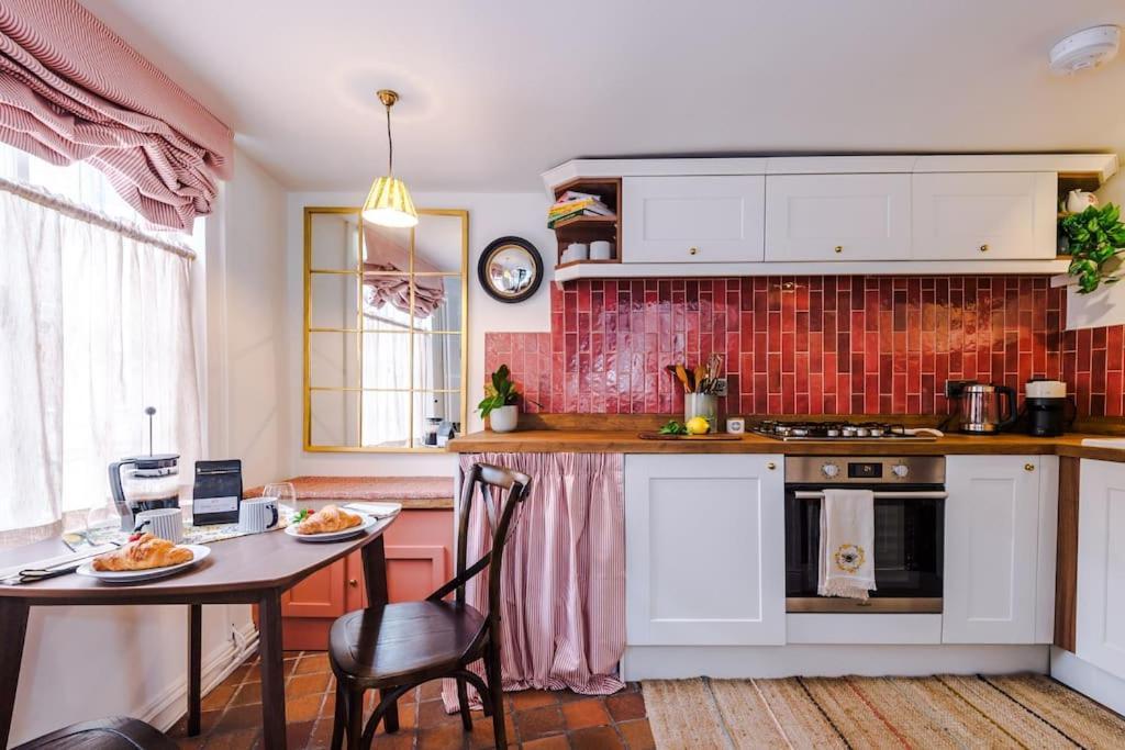 Rustic Chester Cottage Near Shops & Terrace מראה חיצוני תמונה